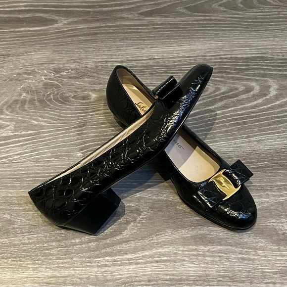 Salvatore Ferragamo Vera Pumps Size 5 AA - Picture 3 of 12